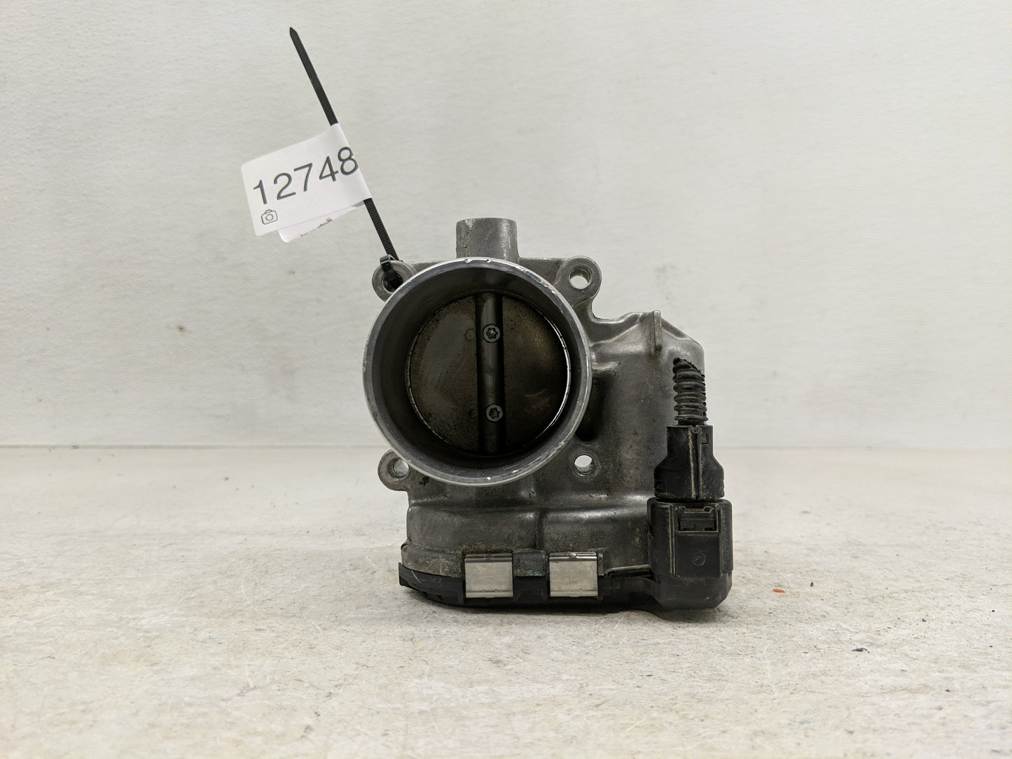 2014-2017 Volkswagen Beetle Throttle Body P/N:0 280 750 590 06K 133 062 E Fits Fits 2014 2015 2016 2017 OEM Used Auto Parts 