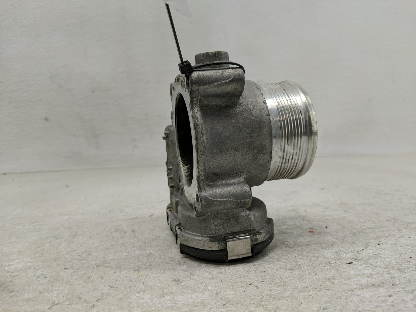 2014-2017 Volkswagen Beetle Throttle Body P/N:0 280 750 590 06K 133 062 E Fits Fits 2014 2015 2016 2017 OEM Used Auto Parts 