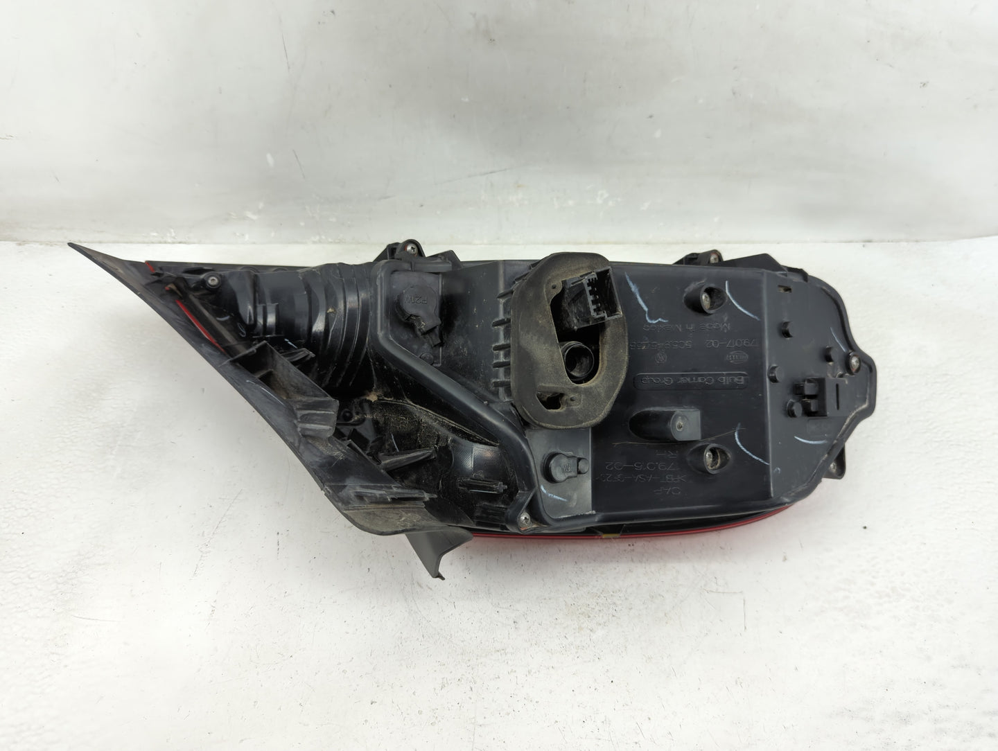 2012-2016 Volkswagen Beetle Tail Light Assembly Passenger Right OEM P/N:5C5 945 096 J Fits Fits 2012 2013 2014 2015 2016 OEM