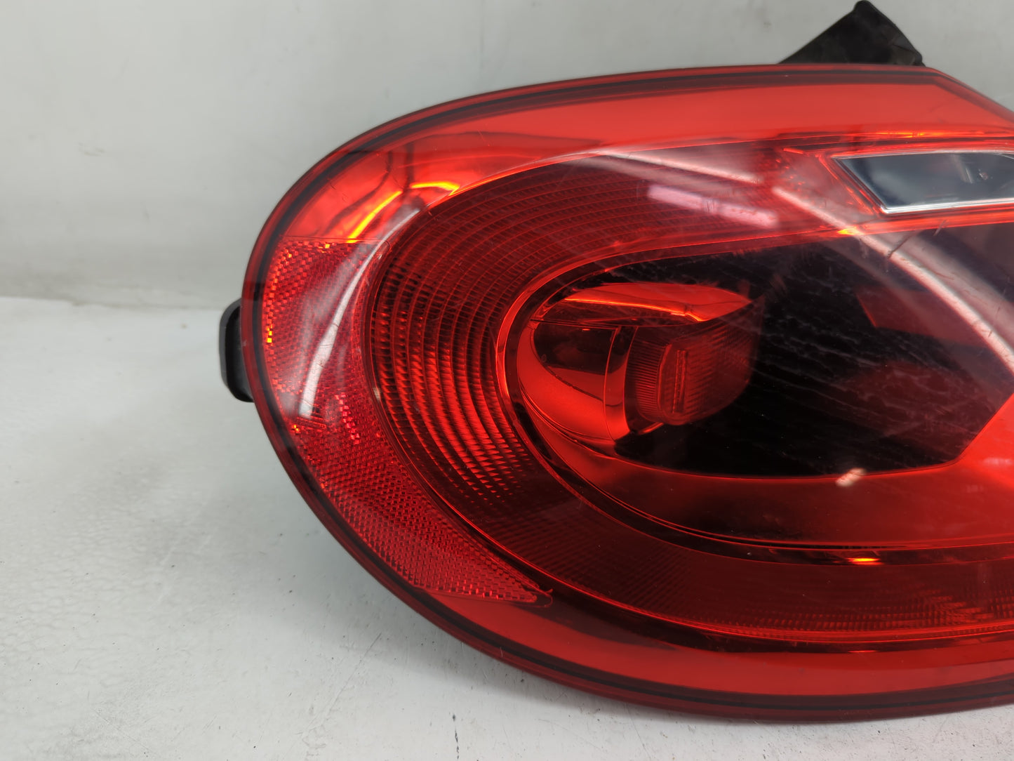 2012-2016 Volkswagen Beetle Tail Light Assembly Driver Left OEM P/N:5C5 945 095 J Fits Fits 2012 2013 2014 2015 2016 OEM Use