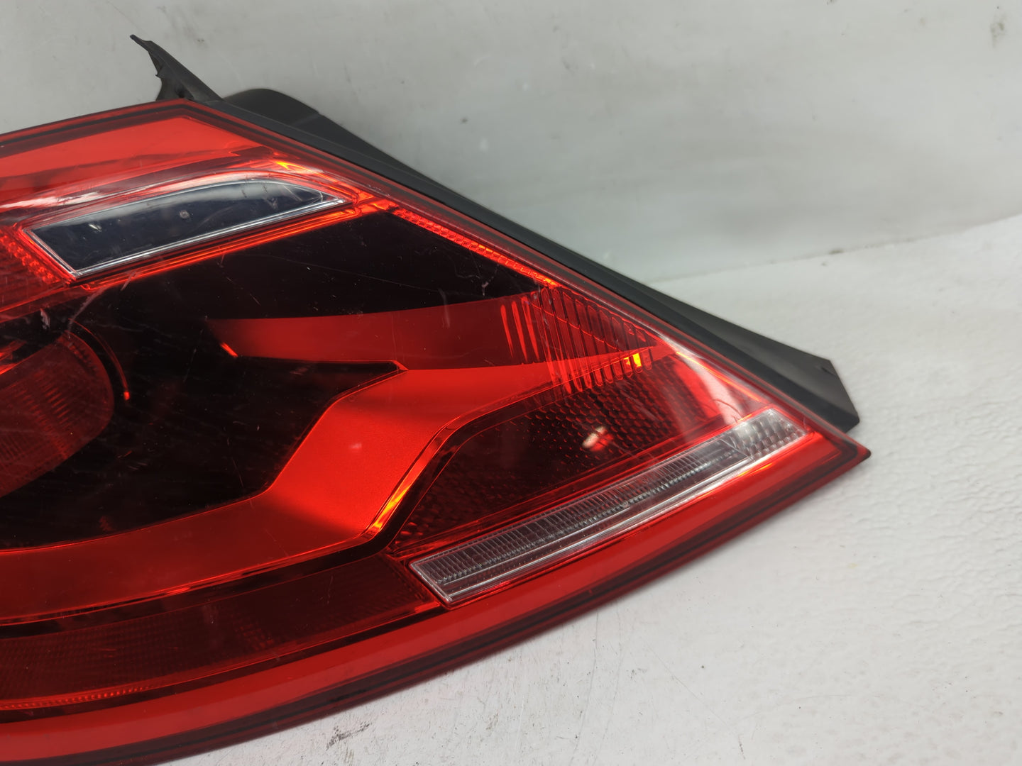 2012-2016 Volkswagen Beetle Tail Light Assembly Driver Left OEM P/N:5C5 945 095 J Fits Fits 2012 2013 2014 2015 2016 OEM Use