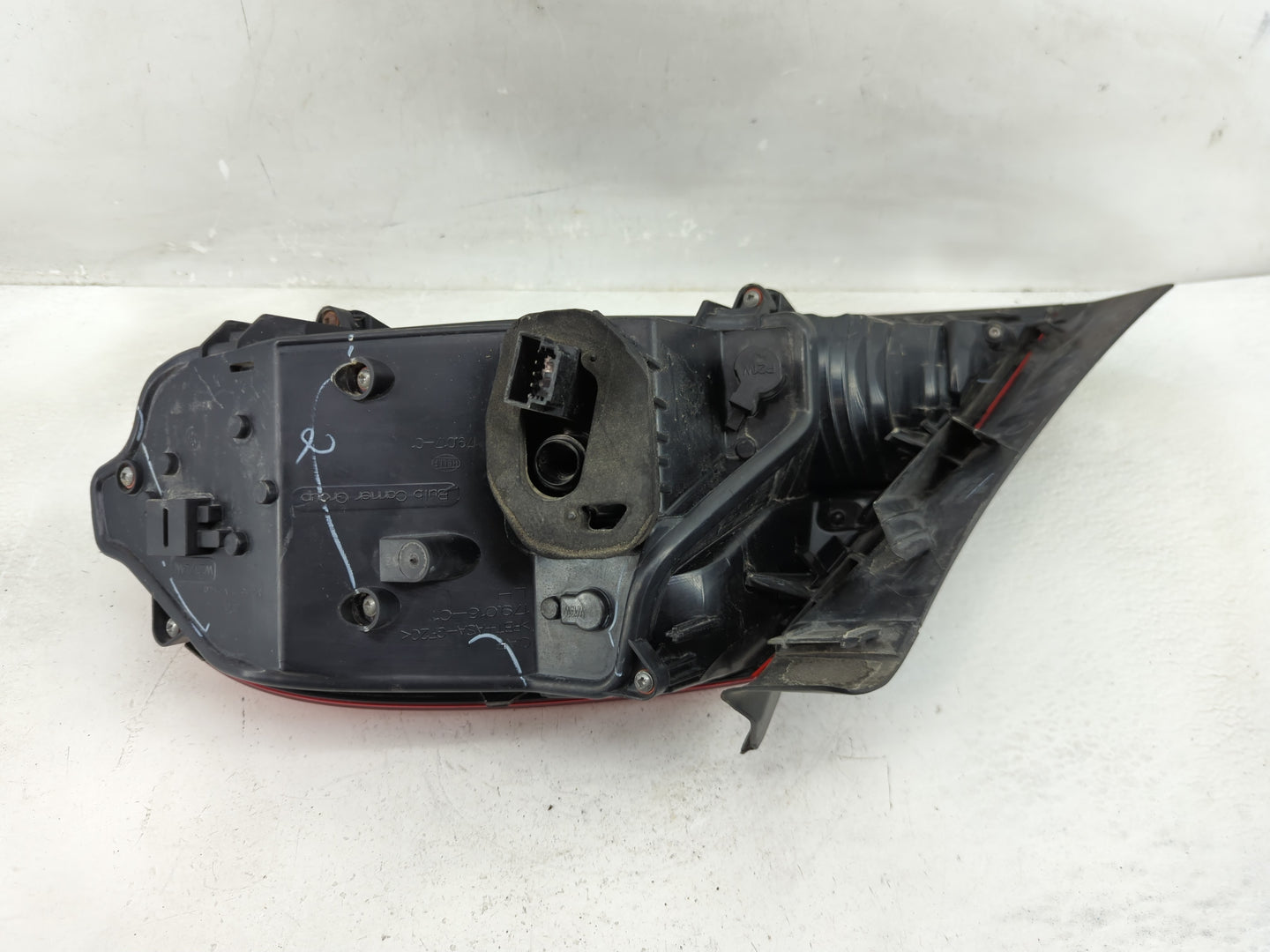 2012-2016 Volkswagen Beetle Tail Light Assembly Driver Left OEM P/N:5C5 945 095 J Fits Fits 2012 2013 2014 2015 2016 OEM Use