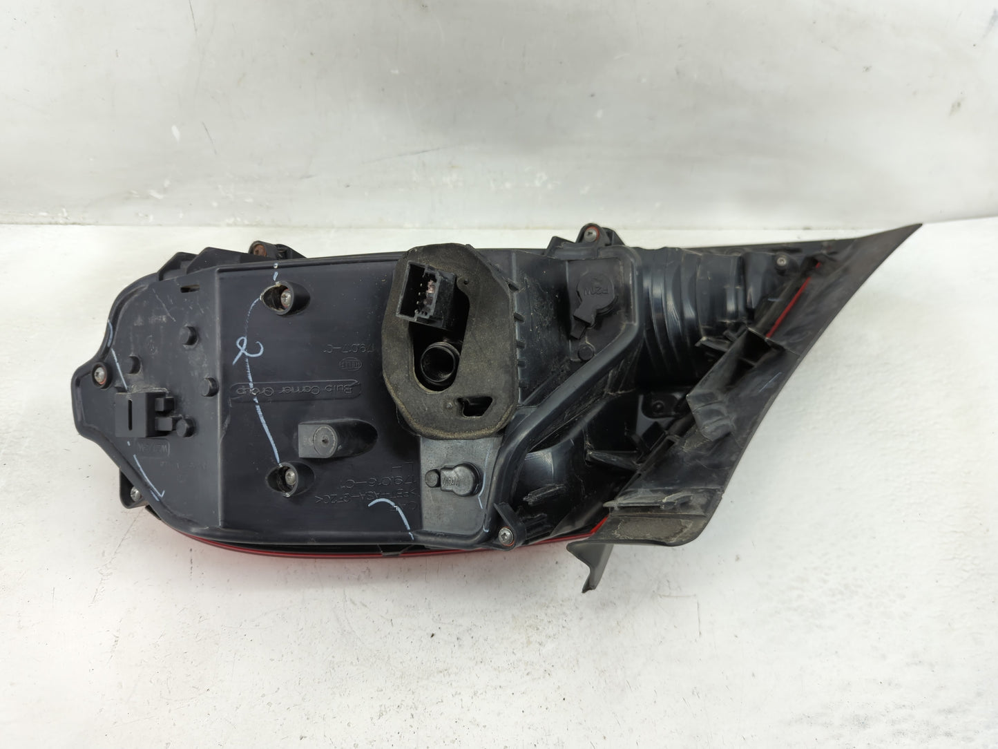 2012-2016 Volkswagen Beetle Tail Light Assembly Driver Left OEM P/N:5C5 945 095 J Fits Fits 2012 2013 2014 2015 2016 OEM Use