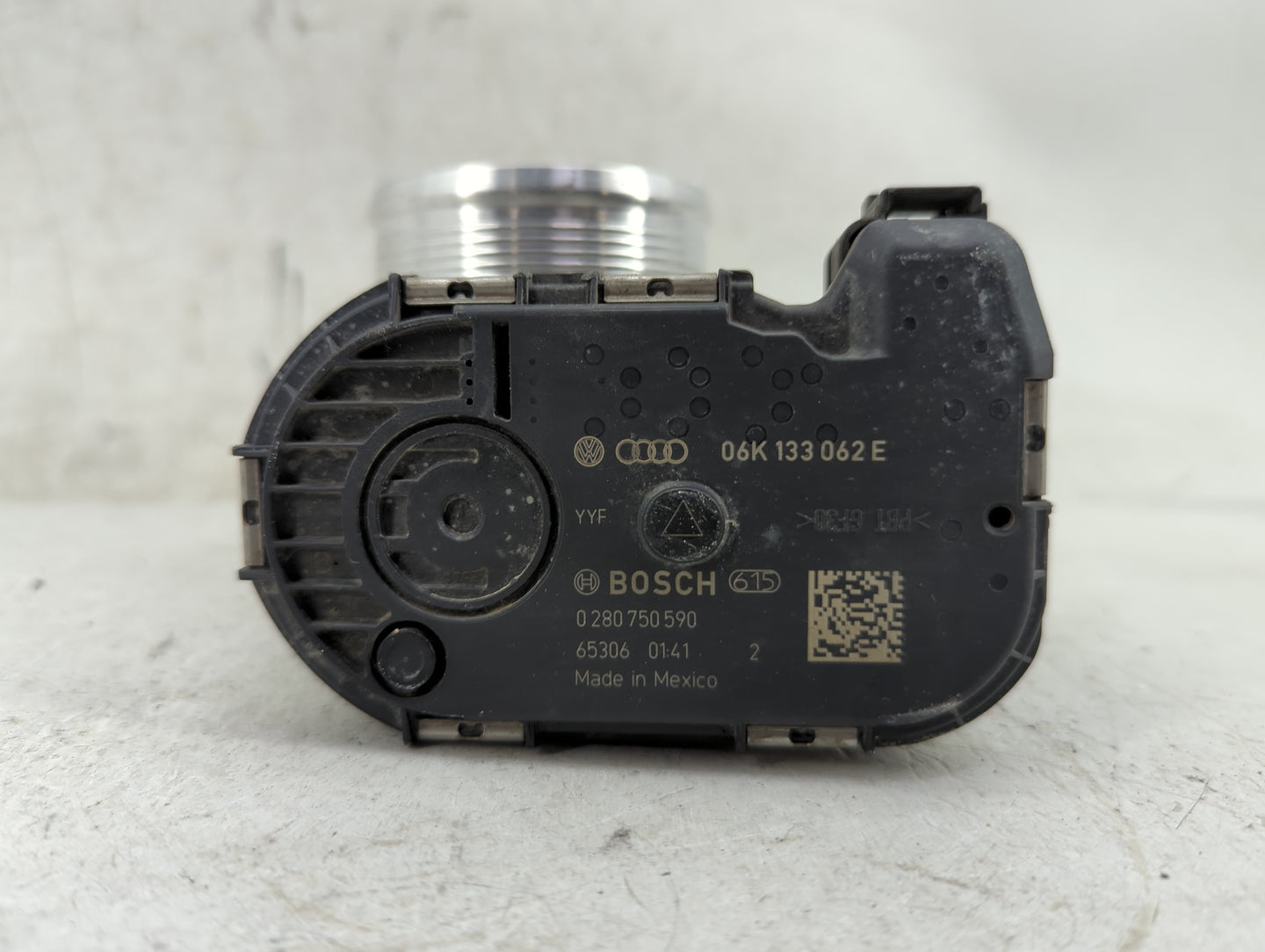 2013-2015 Volkswagen Beetle Throttle Body P/N:06K 133 062 E Fits Fits 2013 2014 2015 OEM Used Auto Parts - Oemusedautoparts1