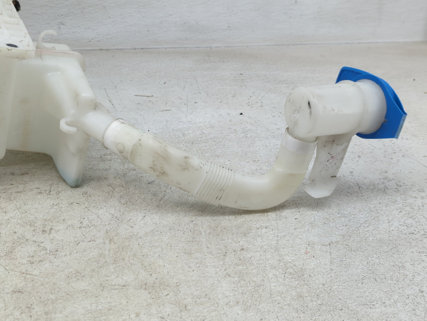 2012-2019 Volkswagen Beetle Windshield Washer Fluid Reservoir Bottle Oem - Oemusedautoparts1.com
