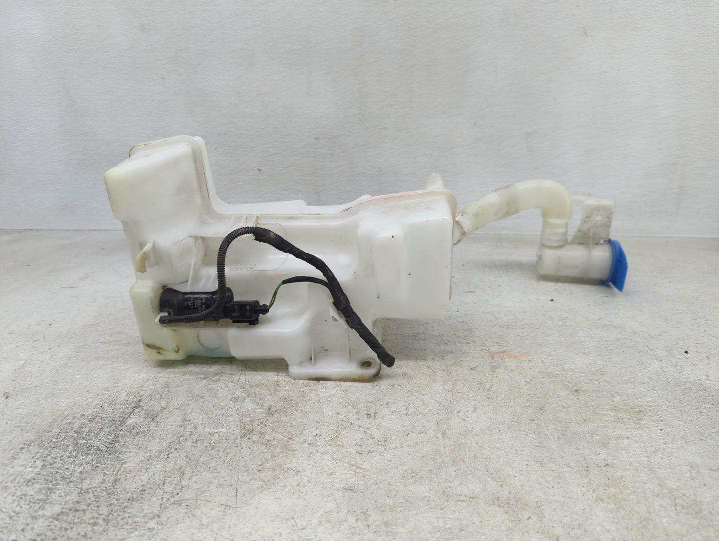 2012-2019 Volkswagen Beetle Windshield Washer Fluid Reservoir Bottle Oem - Oemusedautoparts1.com
