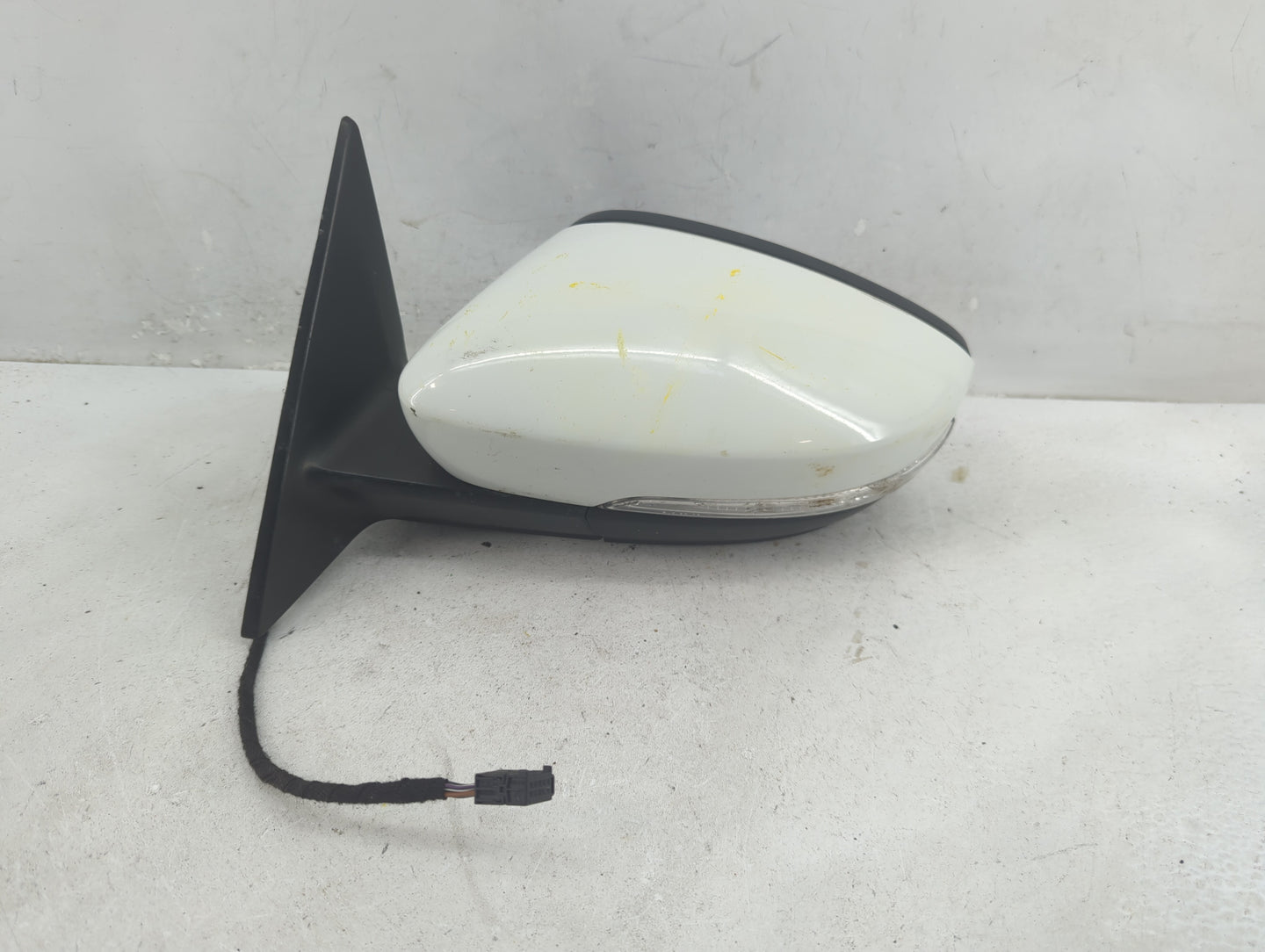 2012-2019 Volkswagen Beetle Passenger Right Side View Power Door Mirror - Oemusedautoparts1.com