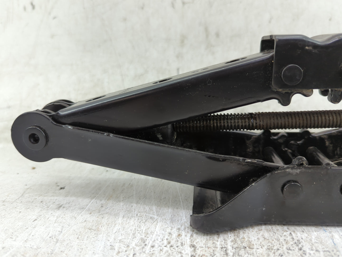 2015 Volkswagen Beetle Spare Scissor Car Jack - Oemusedautoparts1.com