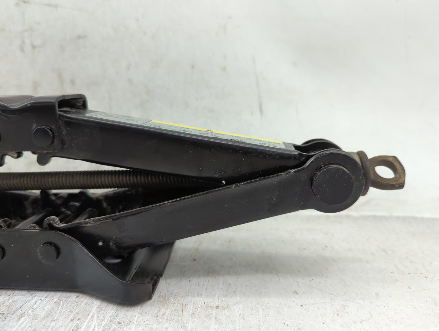 2015 Volkswagen Beetle Spare Scissor Car Jack - Oemusedautoparts1.com