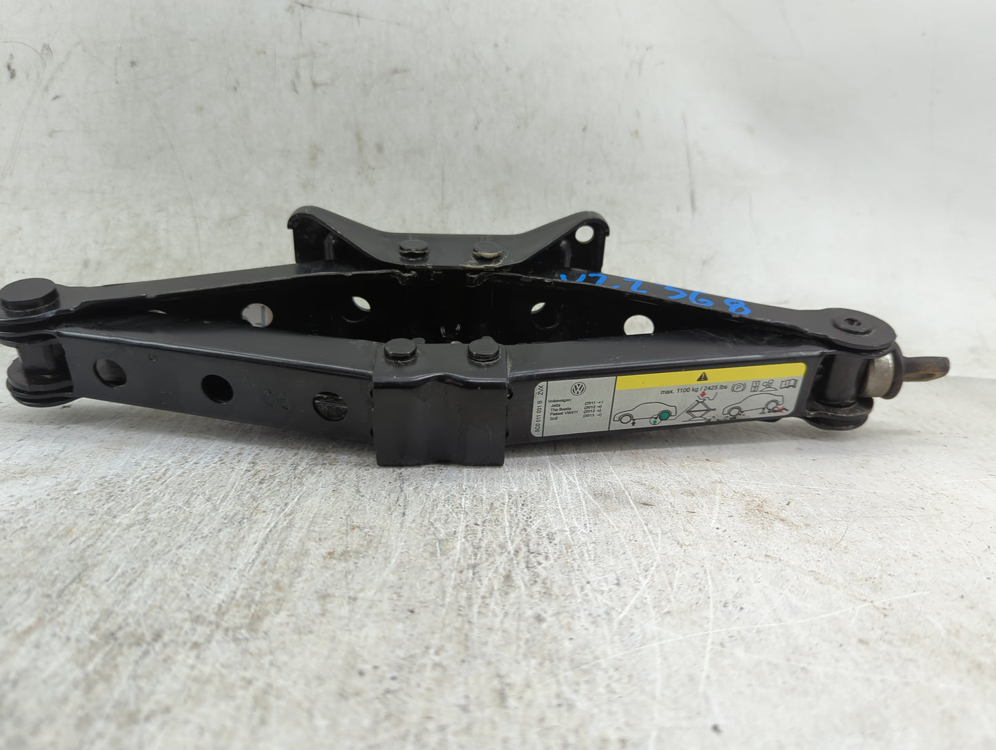 2015 Volkswagen Beetle Spare Scissor Car Jack - Oemusedautoparts1.com
