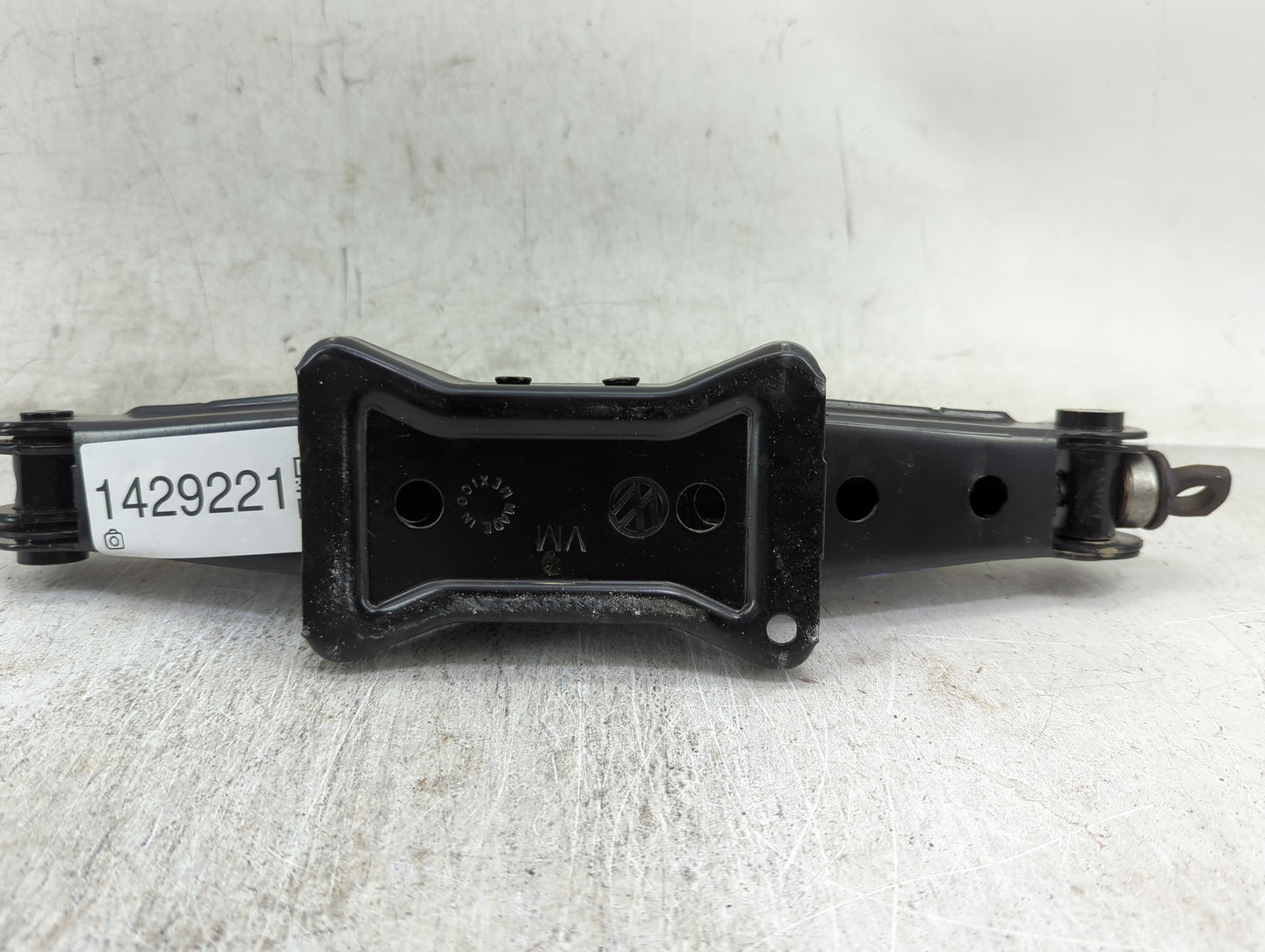 2015 Volkswagen Beetle Spare Scissor Car Jack - Oemusedautoparts1.com