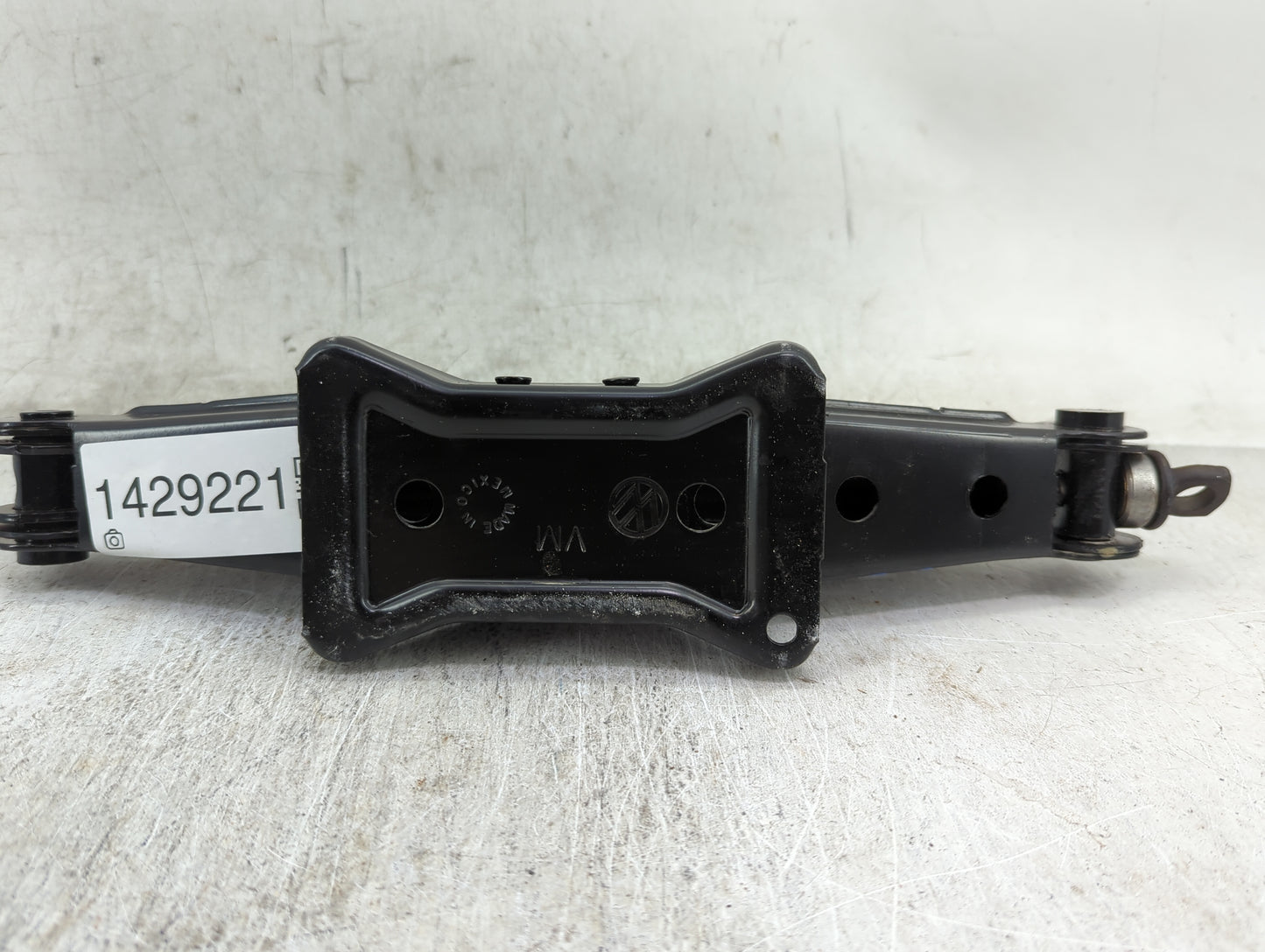 2015 Volkswagen Beetle Spare Scissor Car Jack - Oemusedautoparts1.com