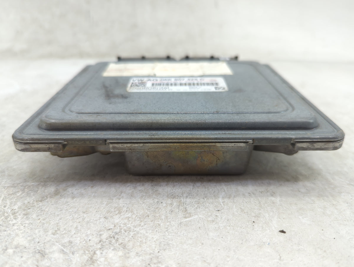 2015 Volkswagen Beetle PCM Engine Control Computer ECU ECM PCU OEM P/N:06K907425C A2C85200400AAAA OEM Used Auto Parts - Oemu