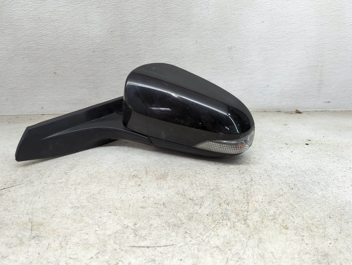 2012-2019 Volkswagen Beetle Driver Side View Mirror - Left Door Mirror OEM Used - Oemusedautoparts1.com