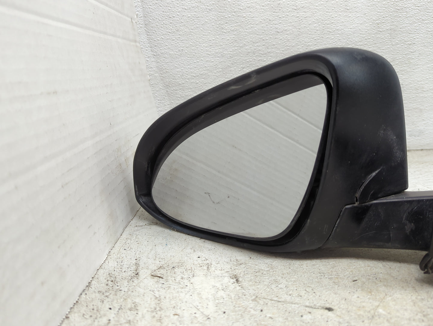 2012-2019 Volkswagen Beetle Driver Side View Mirror - Left Door Mirror OEM Used - Oemusedautoparts1.com