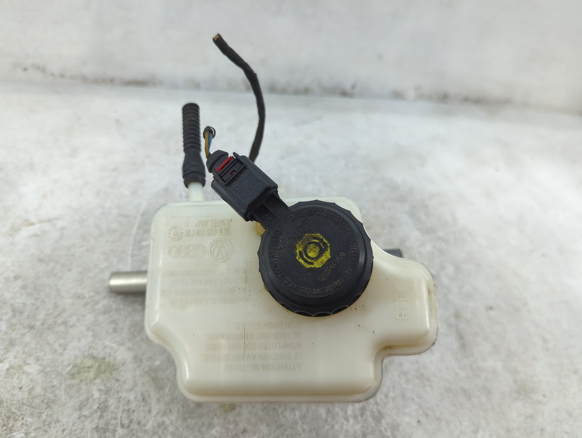 2012-2019 Volkswagen Beetle Brake Master Cylinder - Oemusedautoparts1.com