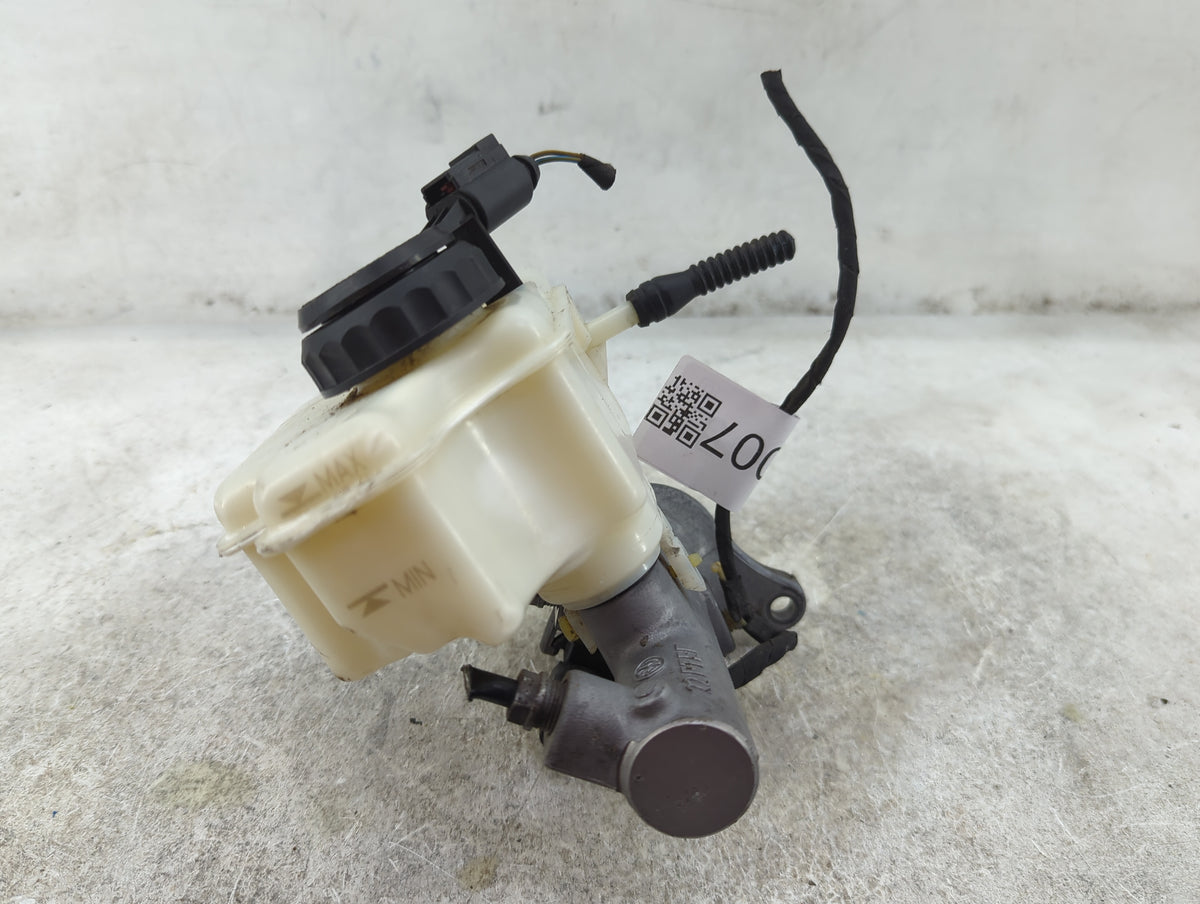 2012-2019 Volkswagen Beetle Brake Master Cylinder - Oemusedautoparts1.com