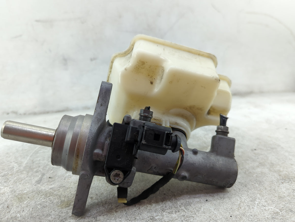 2012-2019 Volkswagen Beetle Brake Master Cylinder - Oemusedautoparts1.com