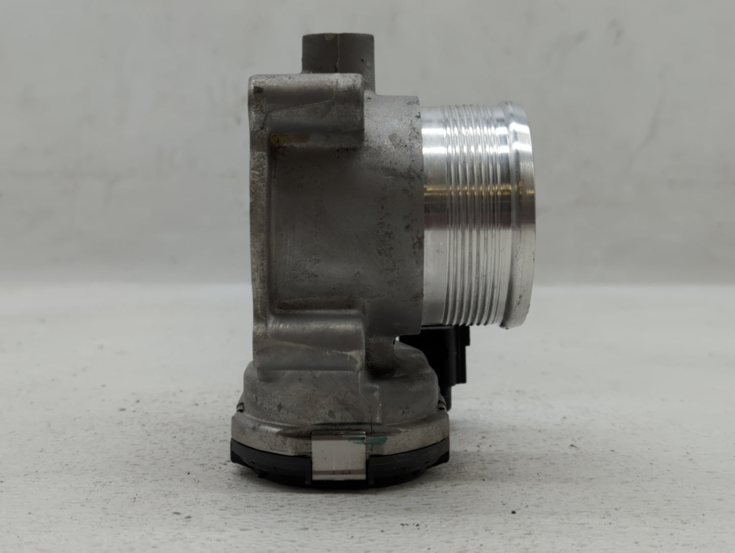 2014-2017 Volkswagen Beetle Throttle Body P/N:06K 133 062 E Fits Fits 2014 2015 2016 2017 OEM Used Auto Parts - Oemusedautop