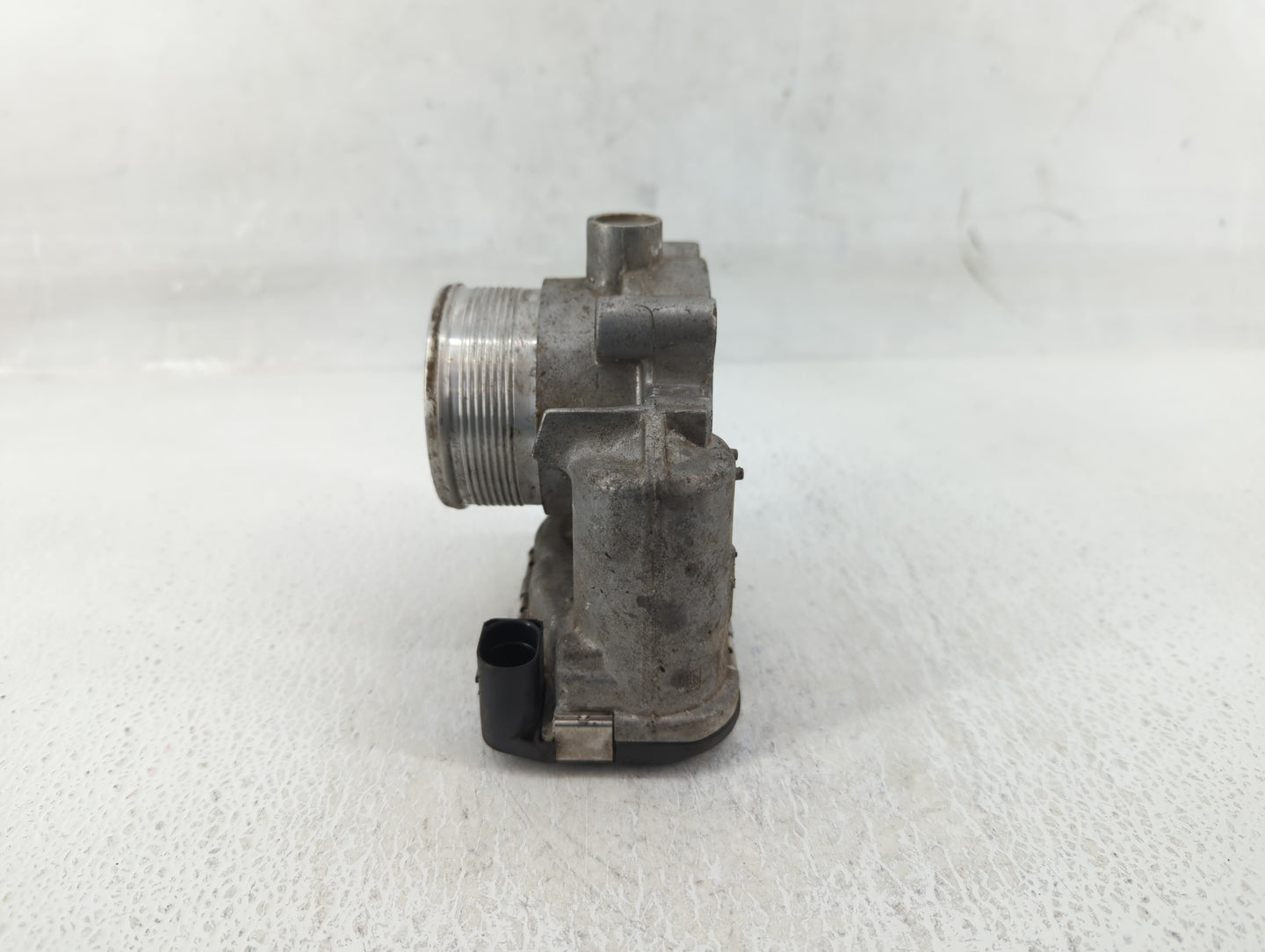 2014-2017 Volkswagen Beetle Throttle Body P/N:06K 133 062 E Fits Fits 2014 2015 2016 2017 OEM Used Auto Parts - Oemusedautop