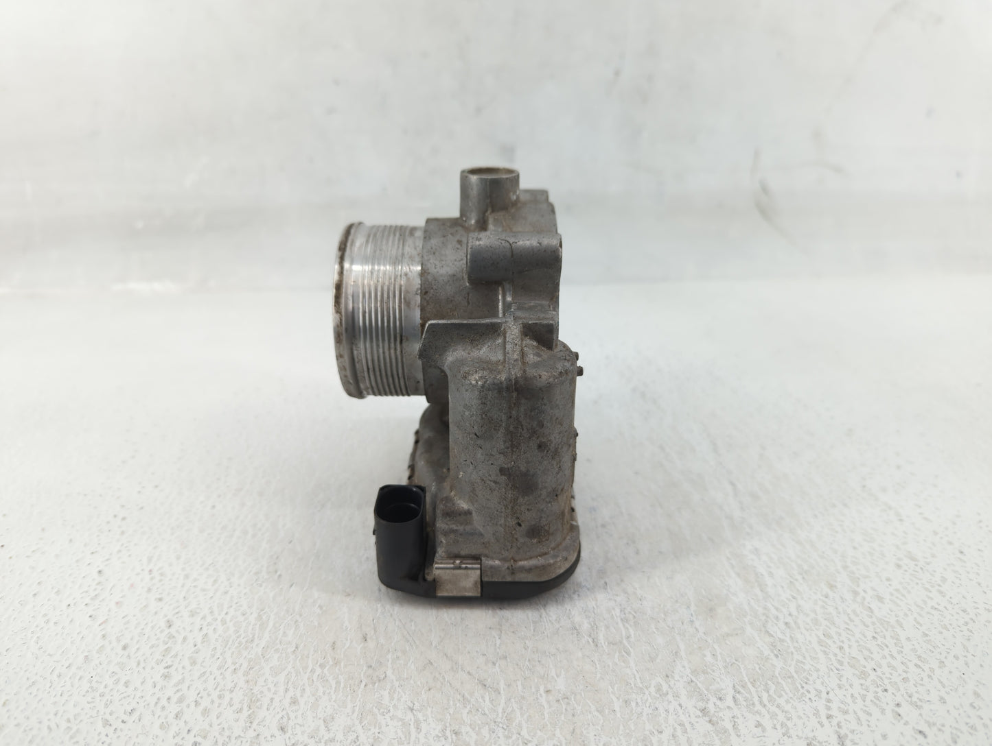 2014-2017 Volkswagen Beetle Throttle Body P/N:06K 133 062 E Fits Fits 2014 2015 2016 2017 OEM Used Auto Parts - Oemusedautop