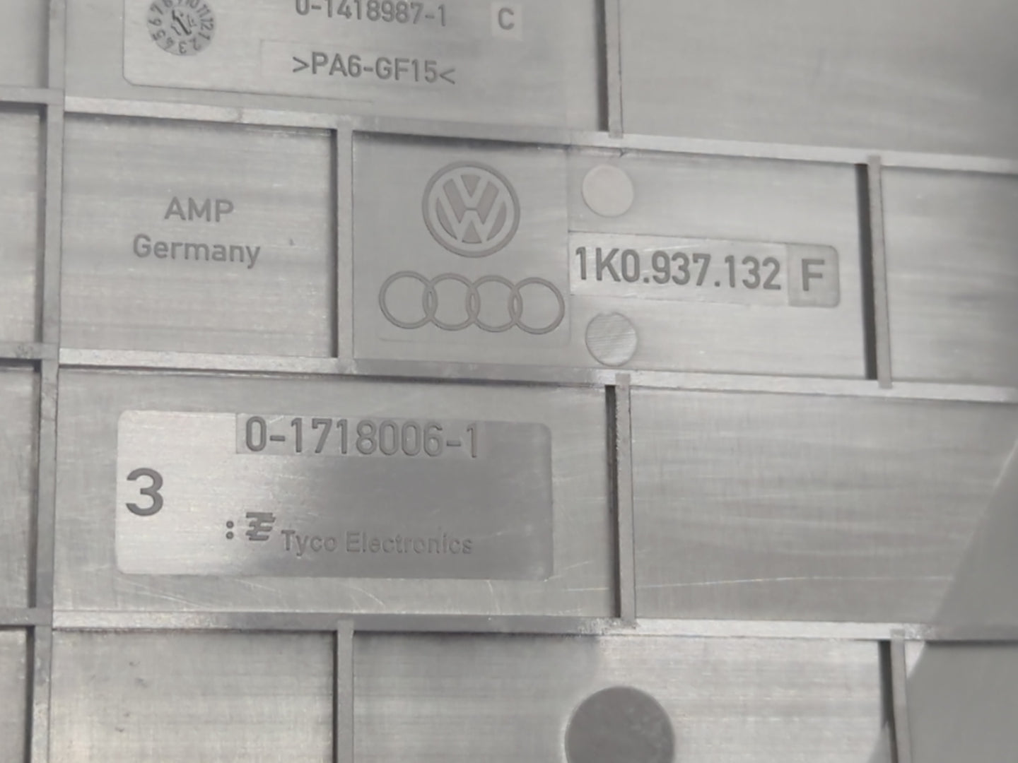 2013-2017 Volkswagen Cc Fusebox Fuse Box Panel Relay Module P/N:0-1718006-1 Fits OEM Used Auto Parts - Oemusedautoparts1.com