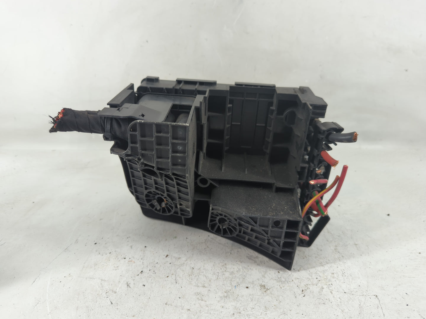 2013-2017 Volkswagen Cc Fusebox Fuse Box Panel Relay Module P/N:0-1718006-1 Fits OEM Used Auto Parts - Oemusedautoparts1.com