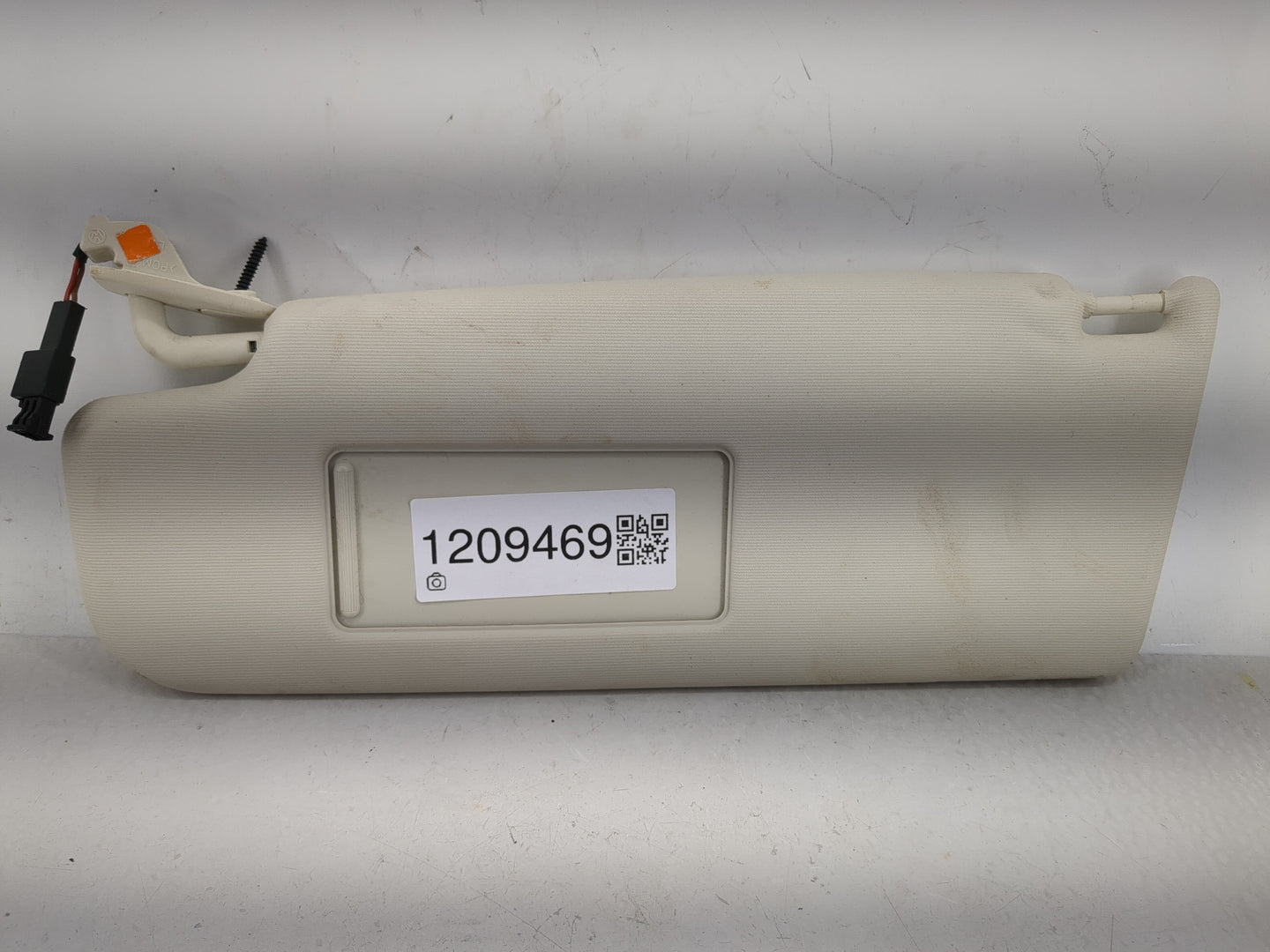 2009-2017 Volkswagen Cc Sun Visor Shade Replacement Driver Left Mirror Fits OEM Used Auto Parts - Oemusedautoparts1.com