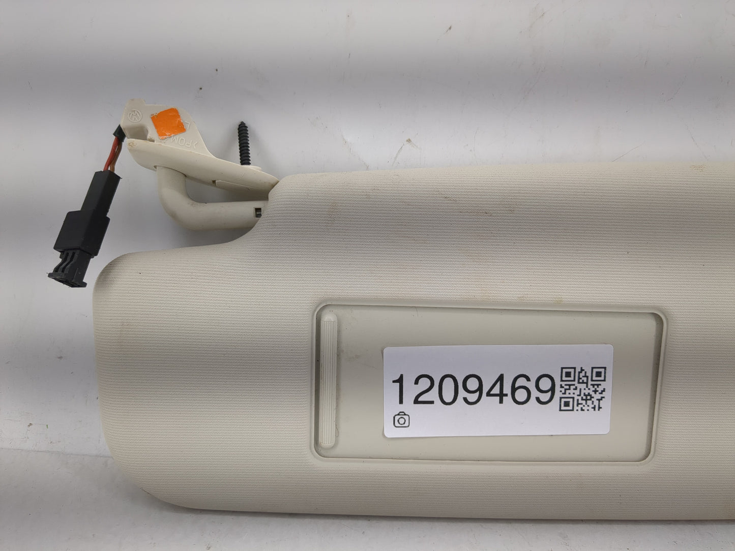 2009-2017 Volkswagen Cc Sun Visor Shade Replacement Driver Left Mirror Fits OEM Used Auto Parts - Oemusedautoparts1.com