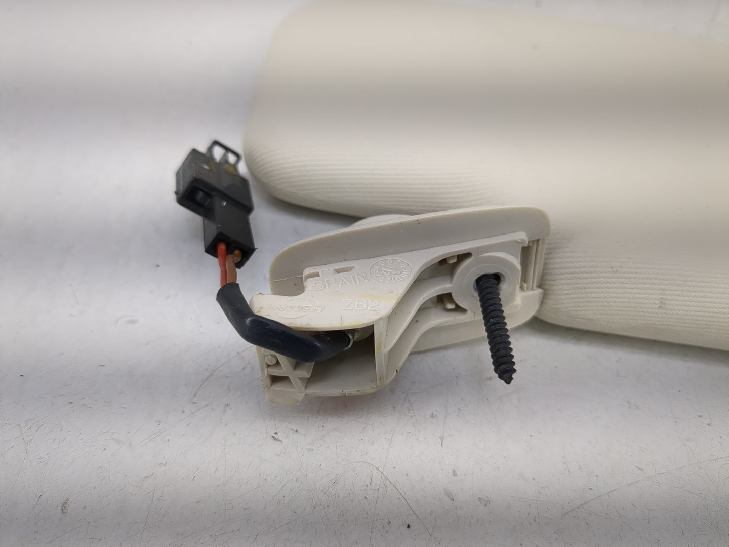 2009-2017 Volkswagen Cc Sun Visor Shade Replacement Driver Left Mirror Fits OEM Used Auto Parts - Oemusedautoparts1.com