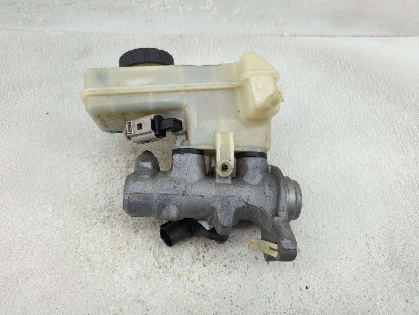 2015-2019 Volkswagen Golf Brake Master Cylinder - Oemusedautoparts1.com