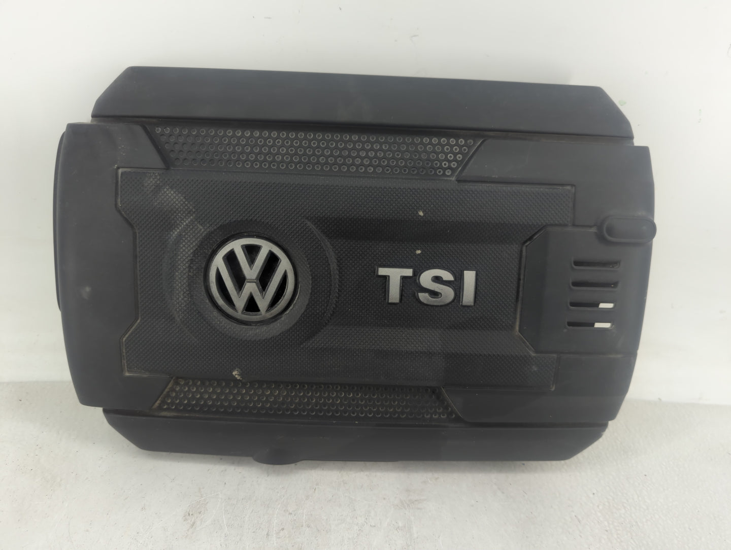 2015 Volkswagen Golf Engine Cover - Oemusedautoparts1.com