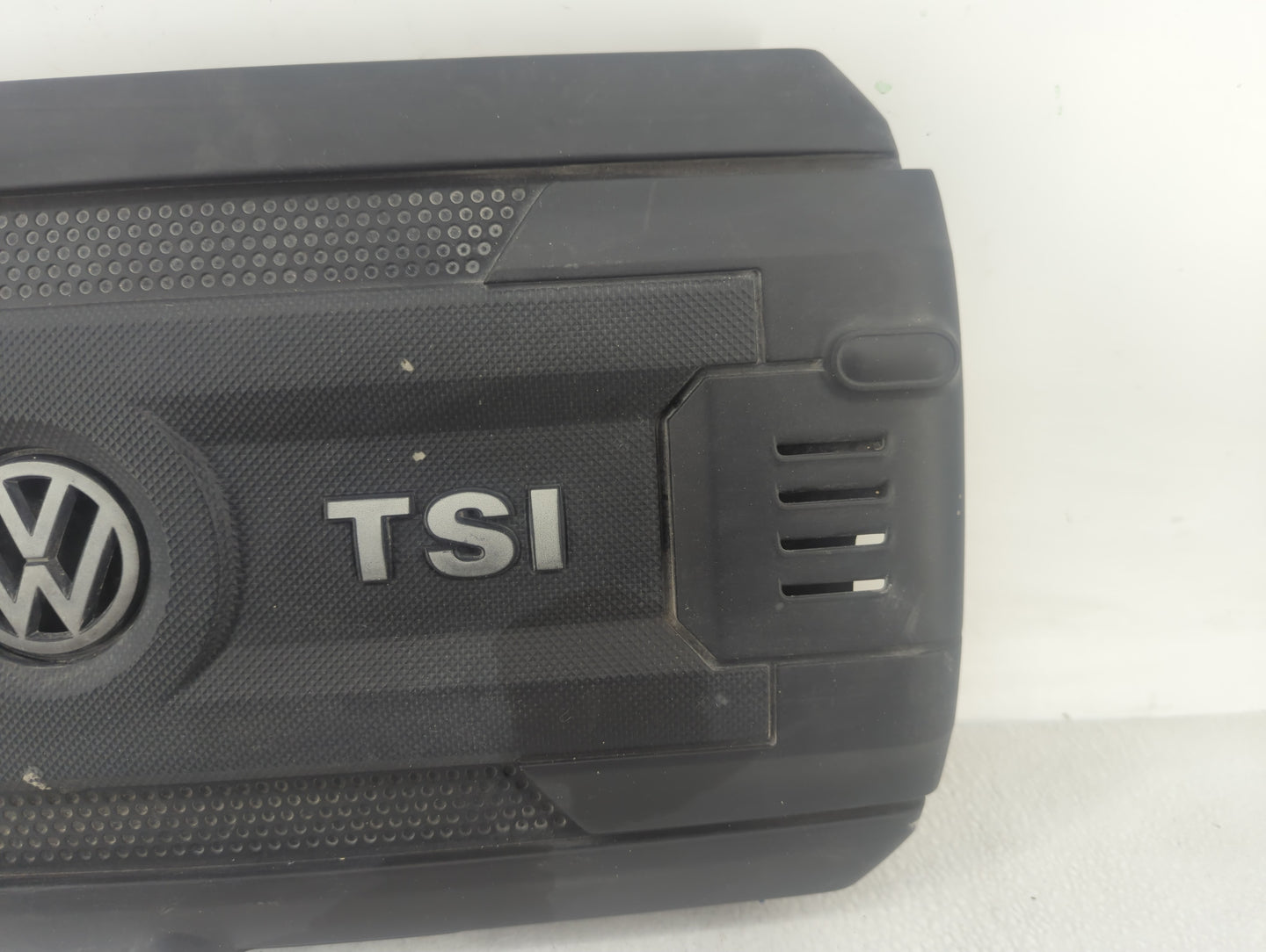 2015 Volkswagen Golf Engine Cover - Oemusedautoparts1.com