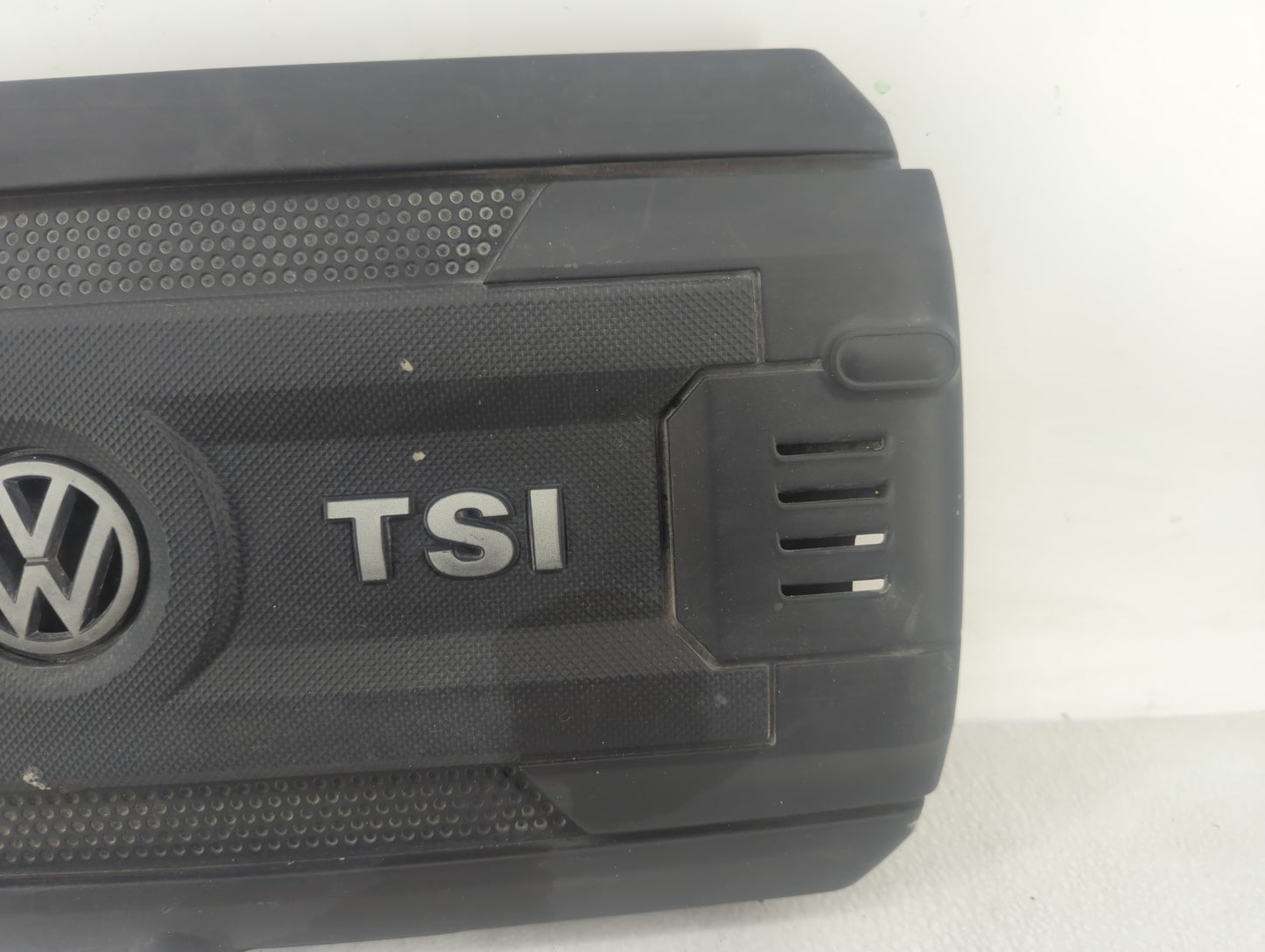 2015 Volkswagen Golf Engine Cover - Oemusedautoparts1.com