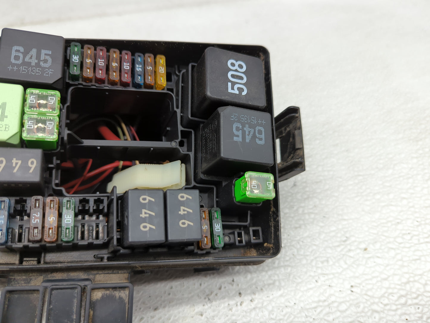 2015-2017 Volkswagen Golf Fusebox Fuse Box Panel Relay Module P/N:5Q0 937 132 A 6351-2386 Fits Fits 2015 2016 2017 OEM Used 