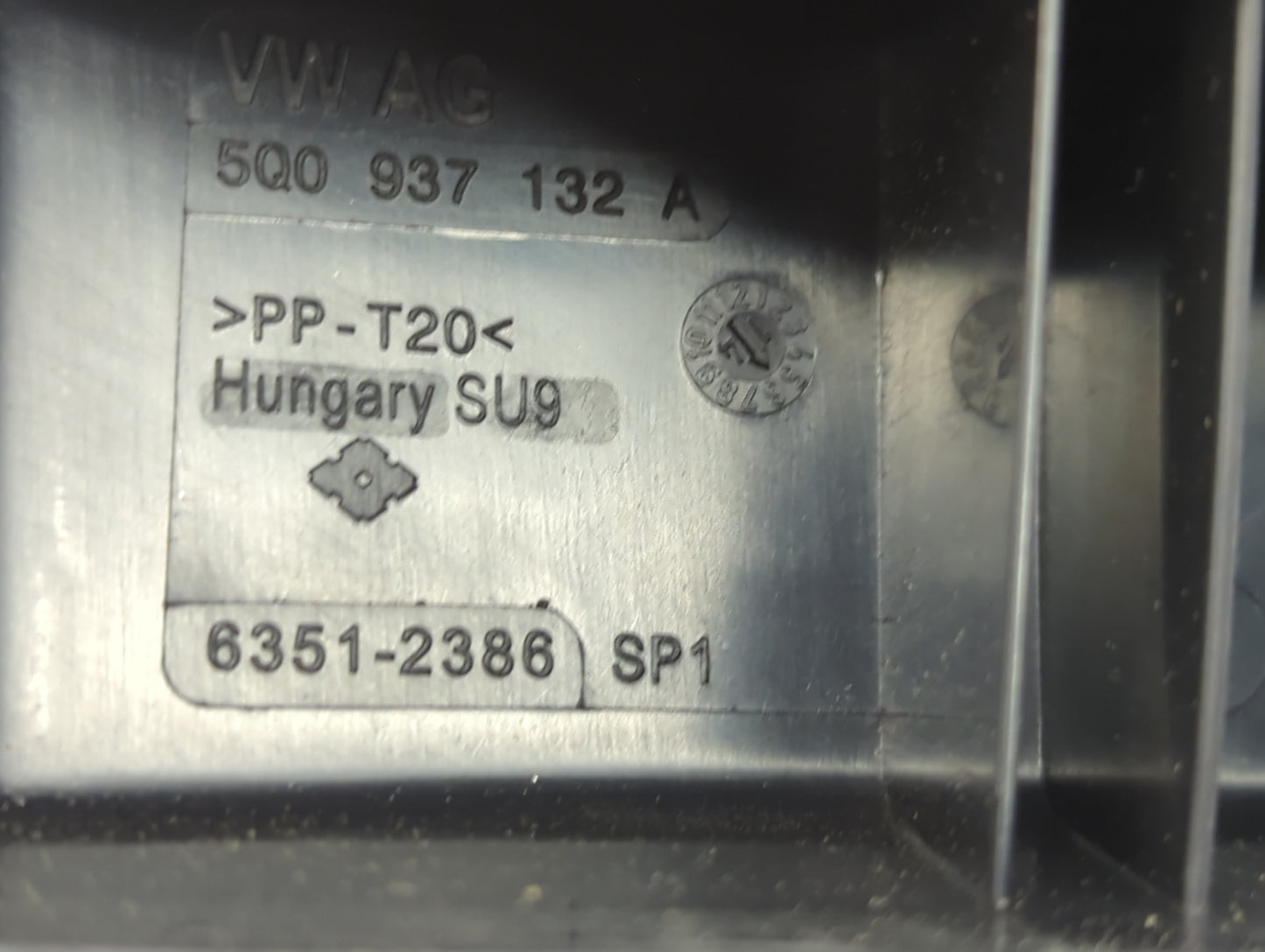 2015-2019 Volkswagen Golf Fusebox Fuse Box Panel Relay Module P/N:6351-2386 5Q0 937 132 A Fits OEM Used Auto Parts - Oemused