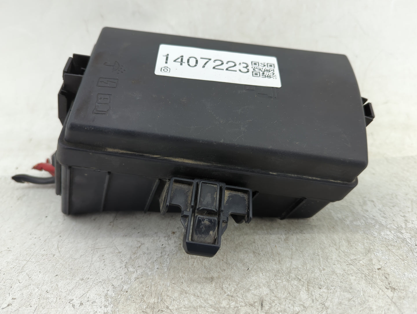 2015-2019 Volkswagen Golf Fusebox Fuse Box Panel Relay Module P/N:6351-2835 6351-2832 Fits OEM Used Auto Parts - Oemusedauto