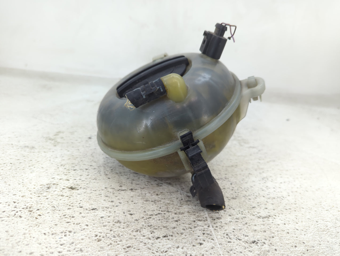 2015 Volkswagen Golf Radiator Coolant Overflow Expansion Tank Bottle - Oemusedautoparts1.com