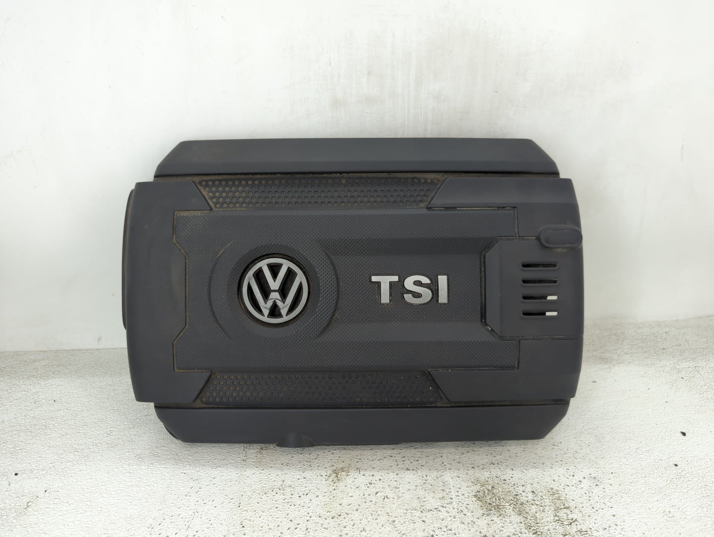 2015 Volkswagen Golf Engine Cover 1432256 - Oemusedautoparts1.com