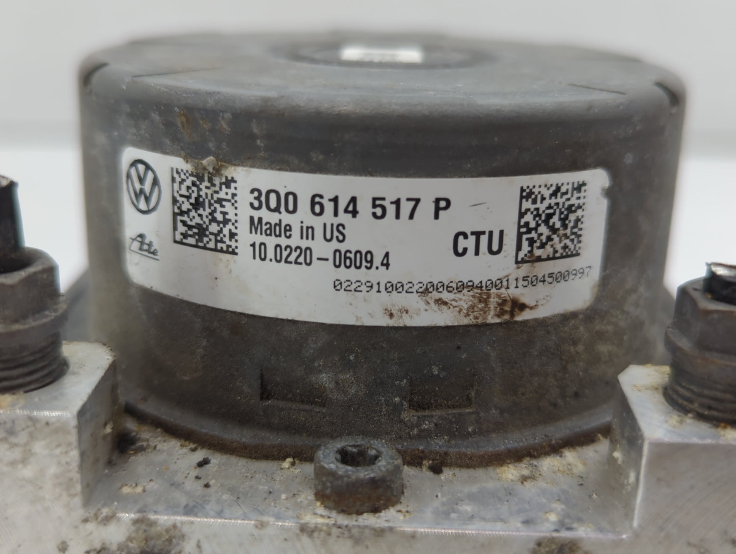 2015-2016 Volkswagen Golf ABS Pump Control Module Replacement P/N:3Q0 614 517 Fits Fits 2015 2016 2017 OEM Used Auto Parts -