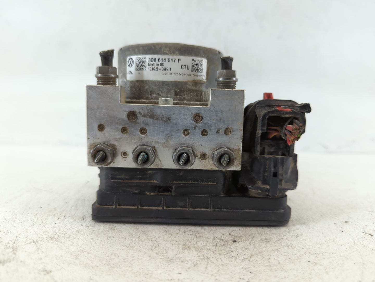 2015-2016 Volkswagen Golf ABS Pump Control Module Replacement P/N:3Q0 614 517 P Fits Fits 2015 2016 2017 OEM Used Auto Parts