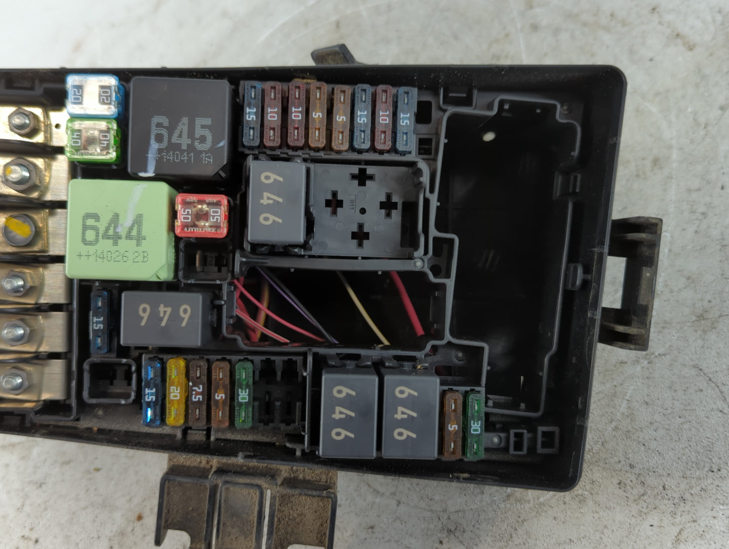 2015-2019 Volkswagen Golf Fusebox Fuse Box Panel Relay Module P/N:6351-2835 6351-2832 Fits OEM Used Auto Parts - Oemusedauto