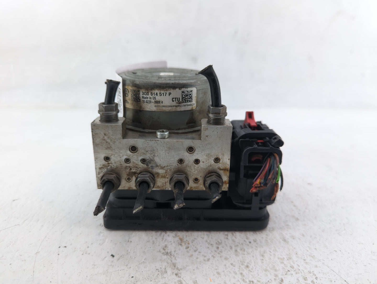2015-2017 Volkswagen Gti ABS Pump Control Module Replacement P/N:3Q0 614 517 P Fits Fits 2015 2016 2017 OEM Used Auto Parts 