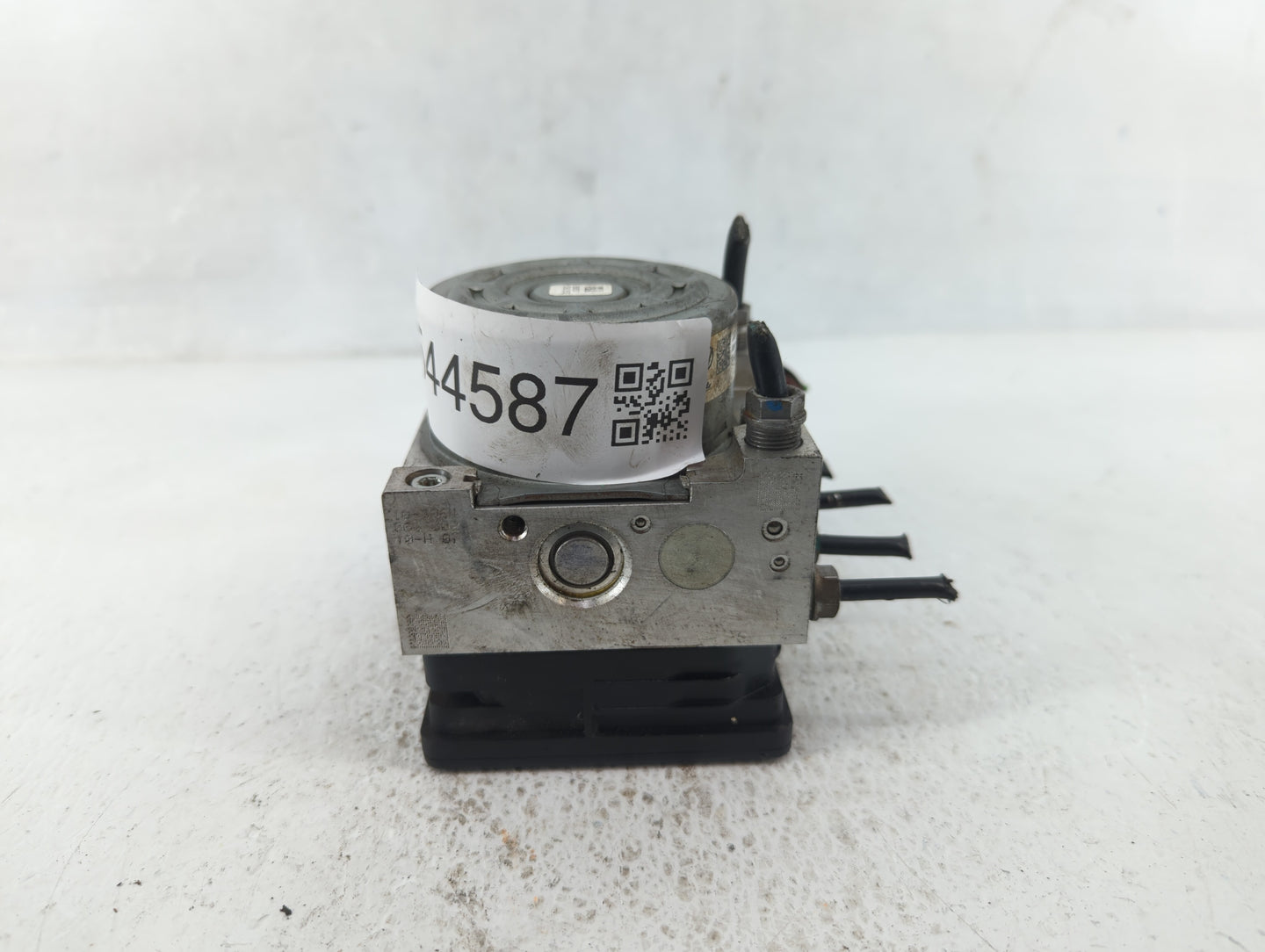 2015-2017 Volkswagen Gti ABS Pump Control Module Replacement P/N:3Q0 614 517 P Fits Fits 2015 2016 2017 OEM Used Auto Parts 