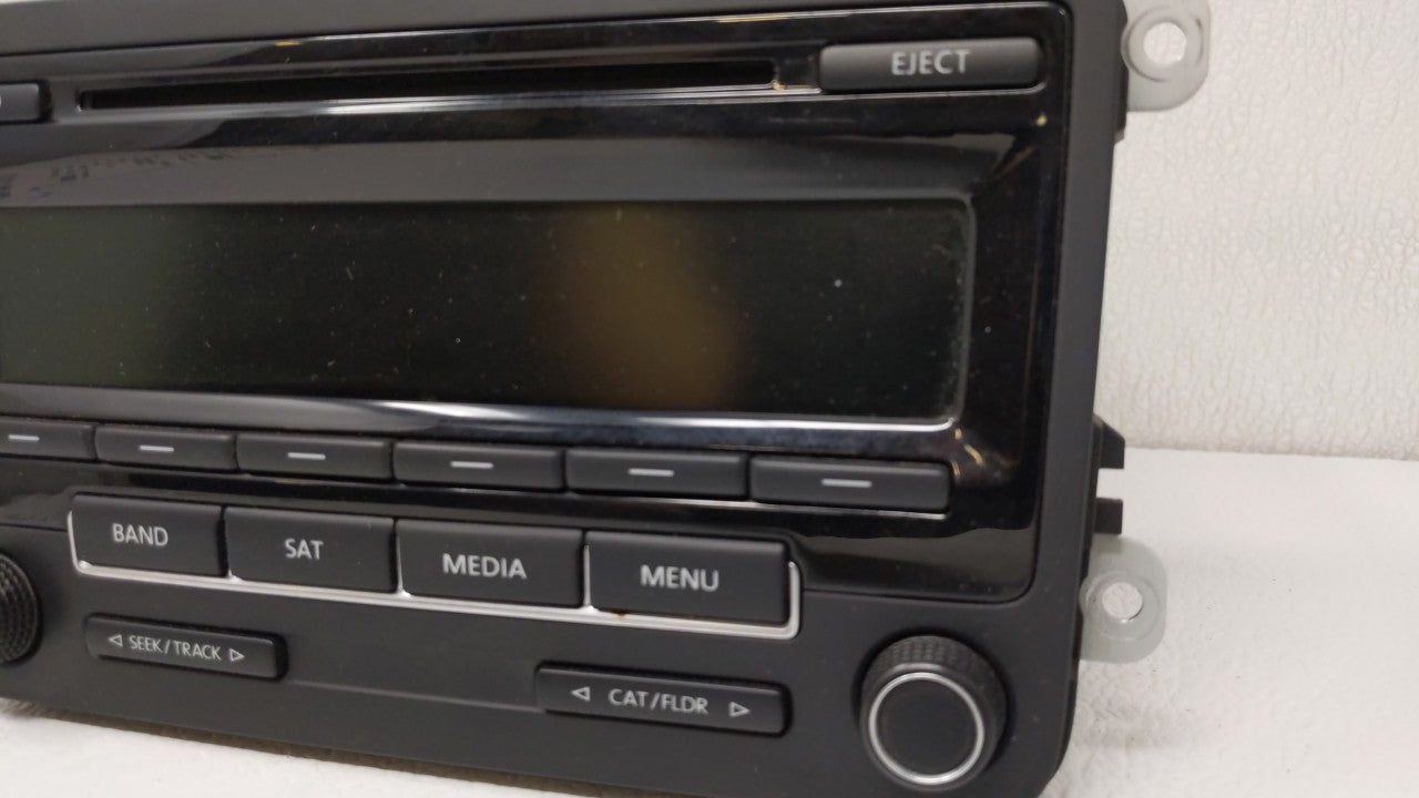 2015-2017 Volkswagen Jetta Am Fm Cd Player Radio Receiver - Oemusedautoparts1.com