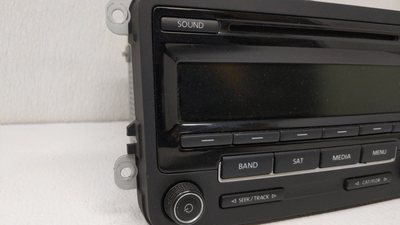 2015-2017 Volkswagen Jetta Am Fm Cd Player Radio Receiver - Oemusedautoparts1.com