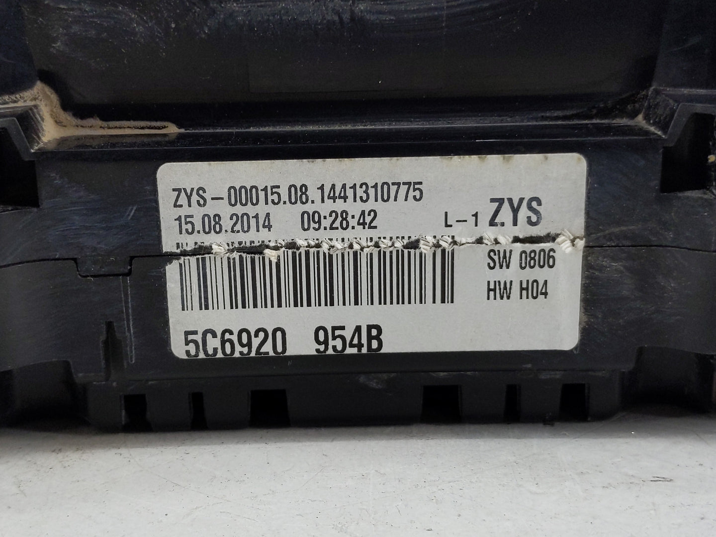 2015-2017 Volkswagen Jetta Instrument Cluster Speedometer Gauges P/N:5C6920954B Fits Fits 2015 2016 2017 OEM Used Auto Parts