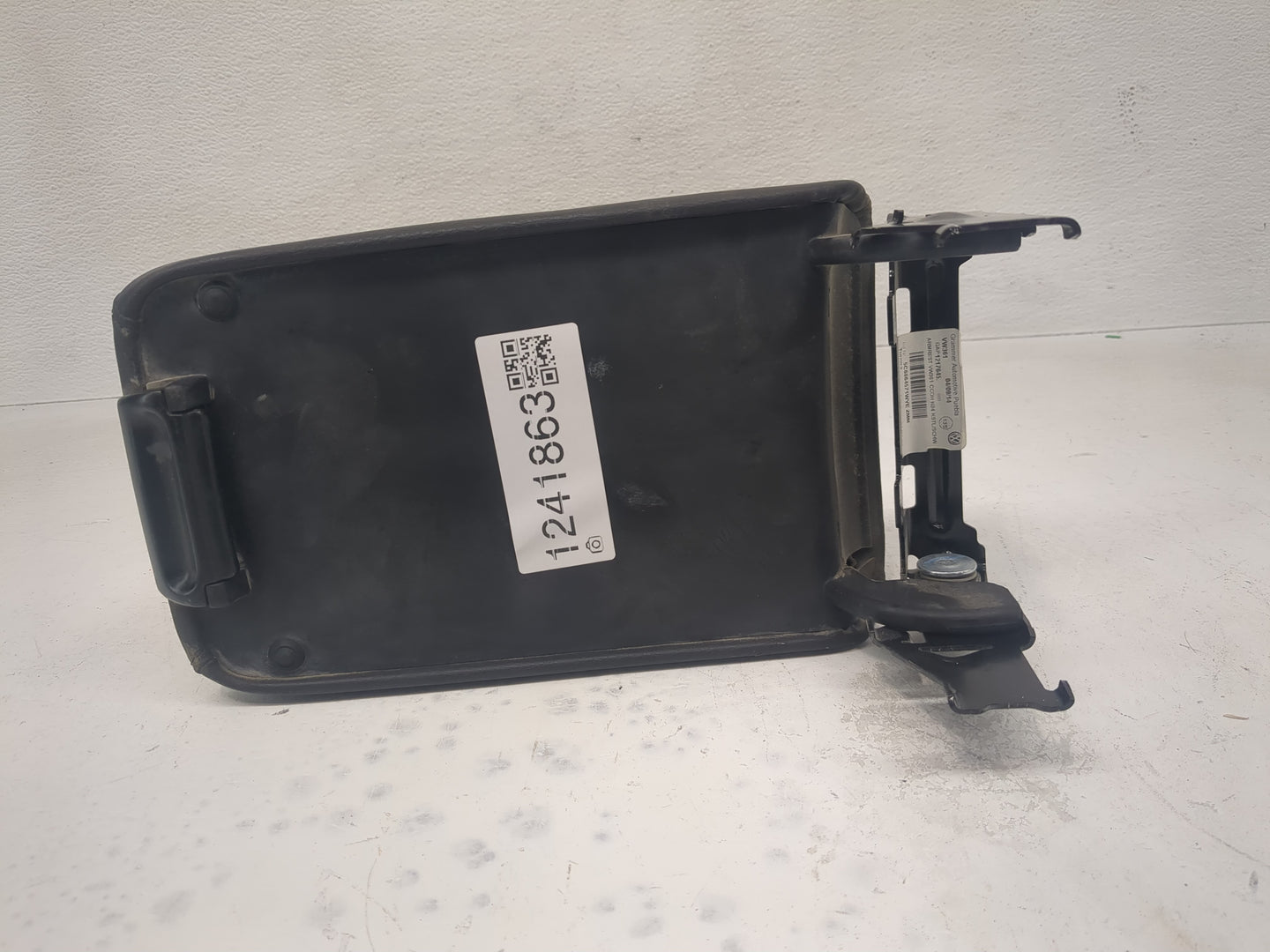 2015 Volkswagen Jetta Center Console Armrest Cover Lid Fits OEM Used Auto Parts - Oemusedautoparts1.com