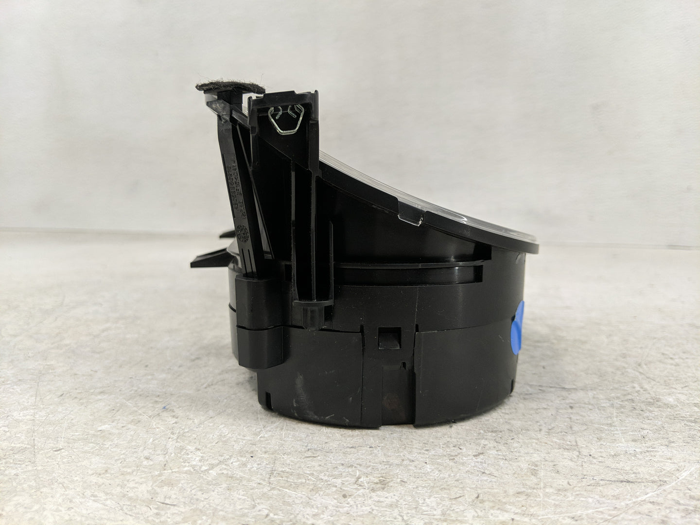 2015-2016 Volkswagen Jetta Instrument Cluster Speedometer Gauges P/N:5C6 920 954 A P68379592AF Fits Fits 2015 2016 OEM Used 