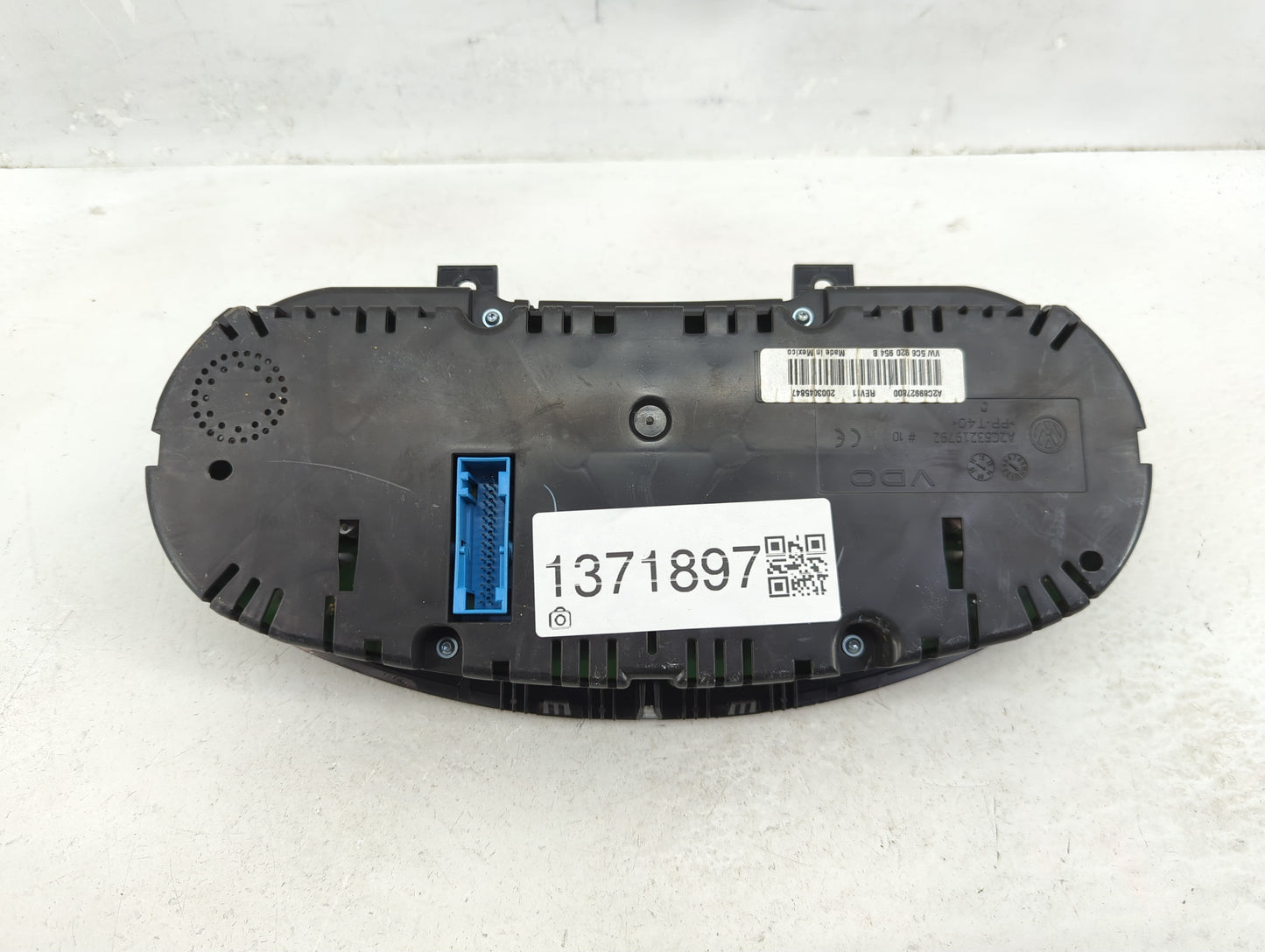 2015-2017 Volkswagen Jetta Instrument Cluster Speedometer Gauges P/N:5C6 920 954 B Fits Fits 2015 2016 2017 OEM Used Auto Pa